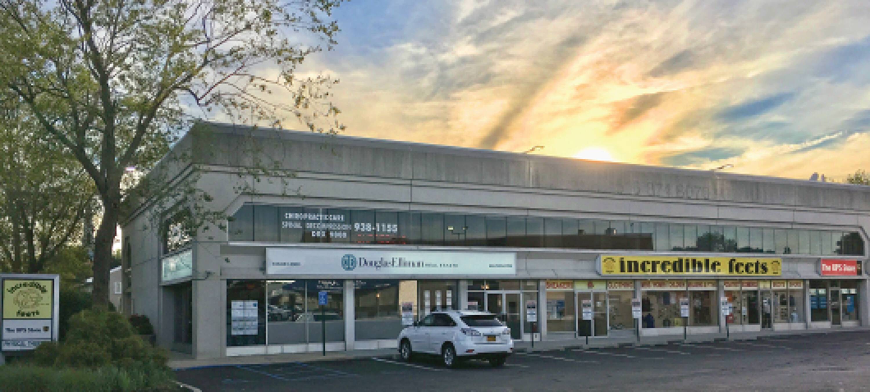 998 Old Country Rd, Plainview, NY 11803