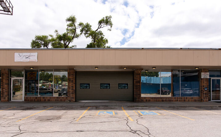 Pictures of Retail, Office property located at 1010 Northwest Radial Highway, Omaha, NE 68132 for lease - image #1