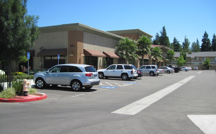 Pictures of Retail property located at 809-869 W. Hawkeye Ave., Turlock, CA 95380 for lease - image #1