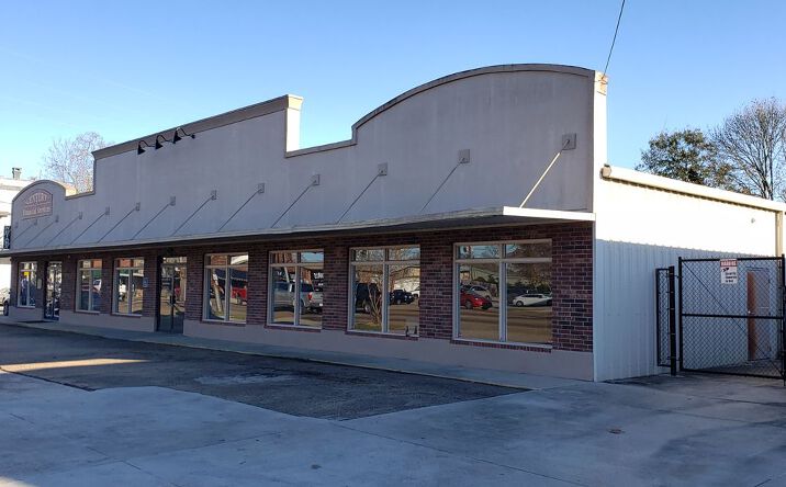Pictures of Retail, Office property located at 207 W Pine St, Ponchatoula, LA 70454 for lease - image #1