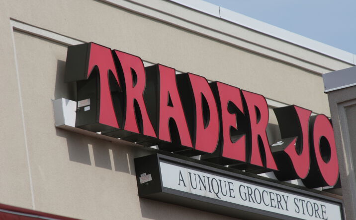 Pictures of Retail property located at 650 Roosevelt Rd, Glen Ellyn, IL 60137 for lease - image #1