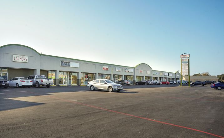 Pictures of Retail property located at 3501-3533 S Staples St, Corpus Christi, TX 78411 for lease - image #1