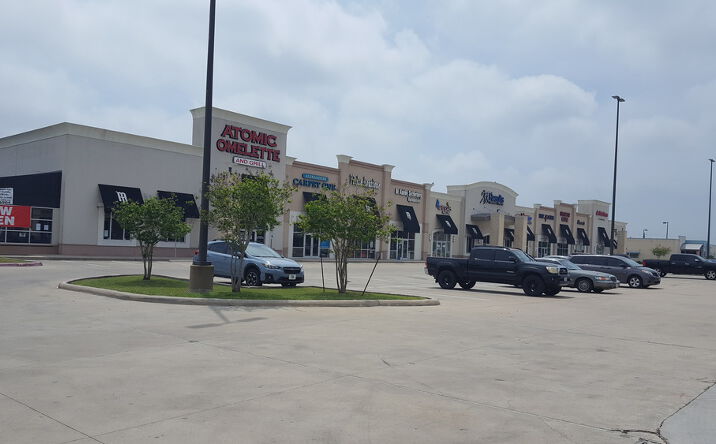 Pictures of Retail property located at 6646 S Staples St, Corpus Christi, TX 78413 for lease - image #1