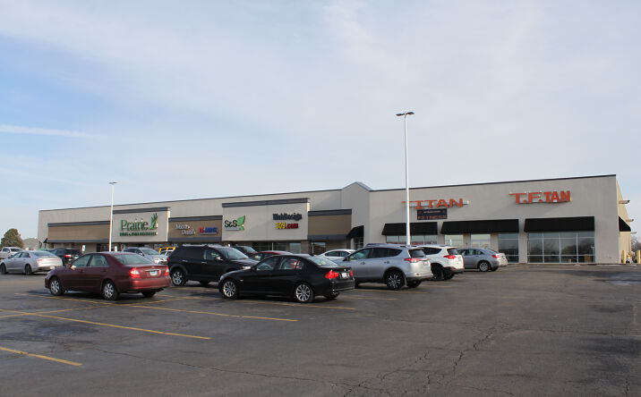 Pictures of Retail, Office property located at 7620 University Dr., Peoria, IL 61614 for lease - image #1