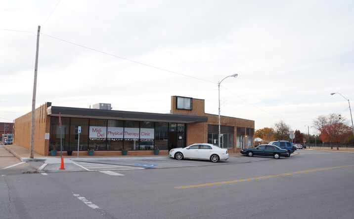 Pictures of Retail property located at 2819 Epperly Dr, Del City, OK 73115 for lease - image #1
