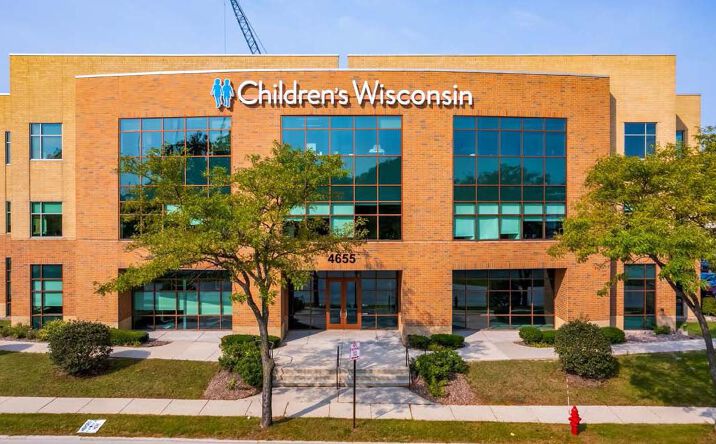 Pictures of Office property located at 4655 N Port Washington Rd, Glendale, WI 53212 for lease - image #1