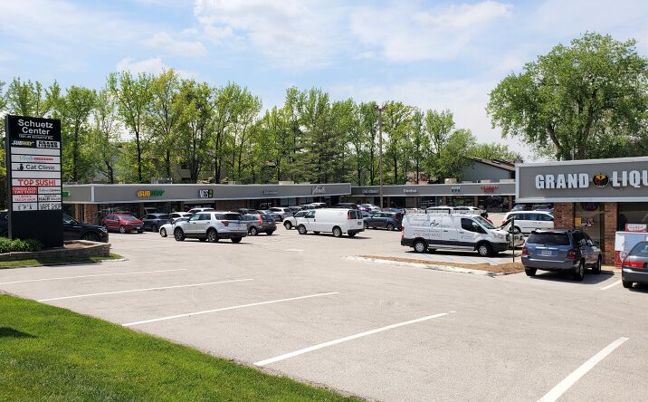 Pictures of Retail property located at 1901 Schuetz Rd, St. Louis, MO 63146 for lease - image #1