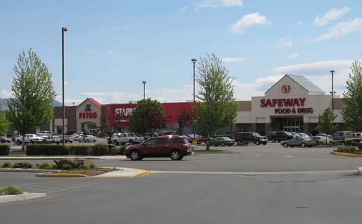 Pictures of Retail property located at Cherry Heights Center, The Dalles, OR 97058 for lease - image #1