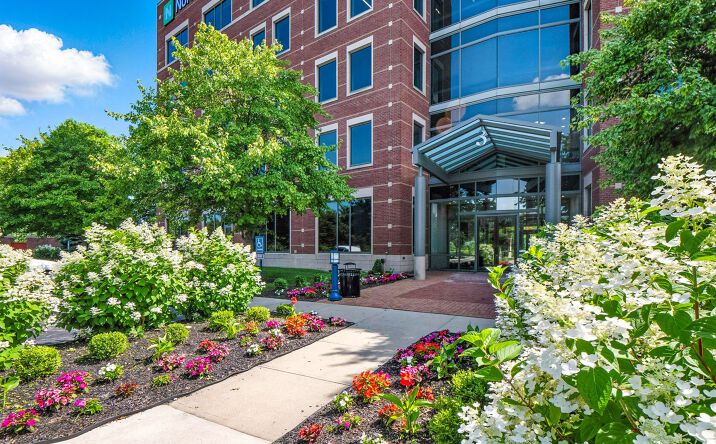Pictures of Office property located at 3 Easton Oval, Columbus, OH 43219 for lease - image #1