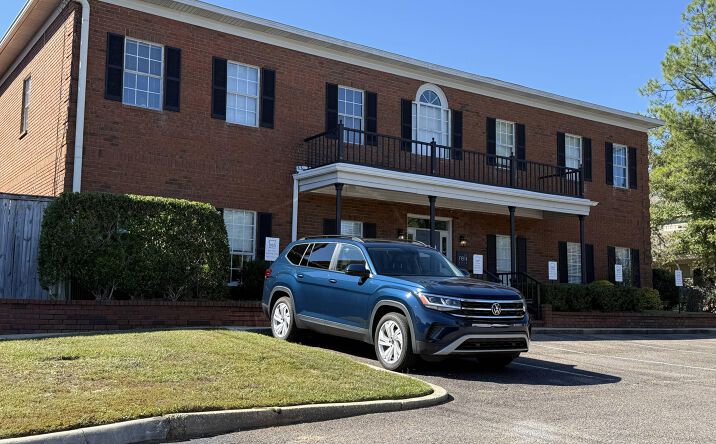 Pictures of Office property located at 1110 Hillcrest Rd, Mobile, AL 36695 for lease - image #1