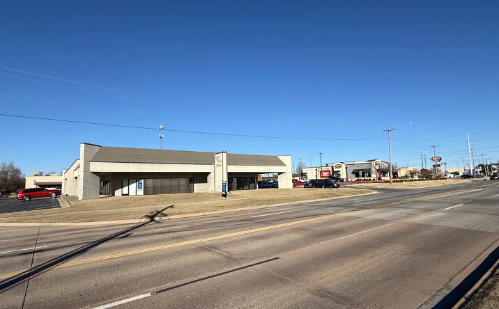 Pictures of Retail, Office property located at 3625 W Main St, Norman, OK 73072 for lease - image #1