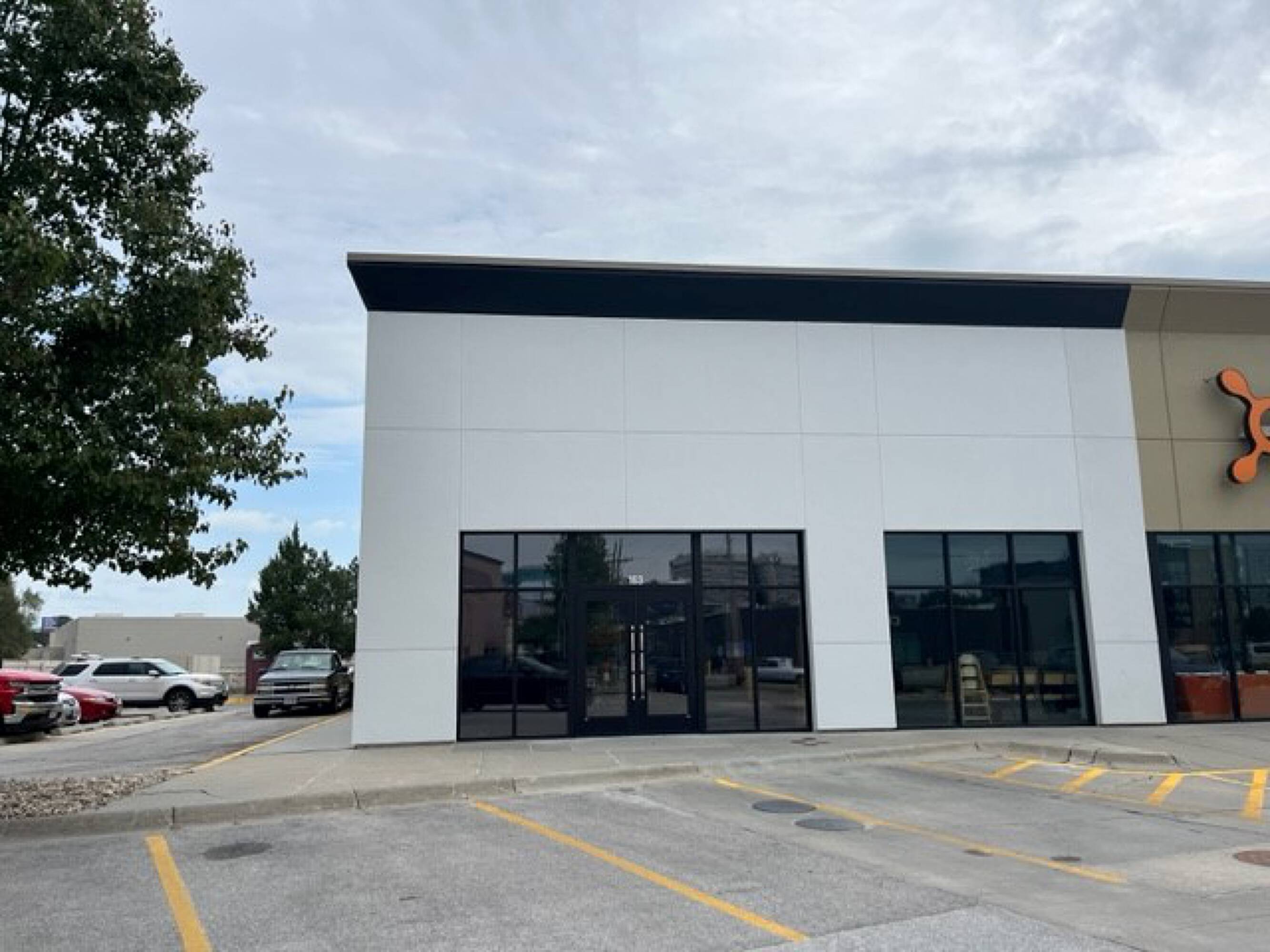 78th & Dodge, Omaha, NE 68114