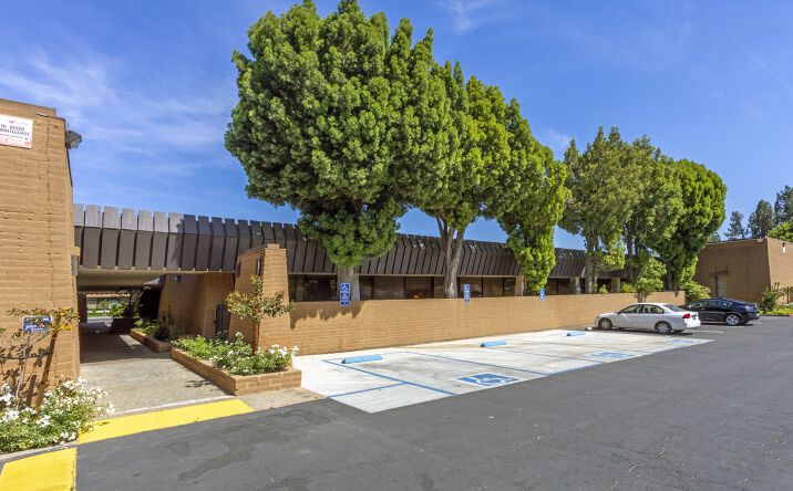 Pictures of Office property located at 5151 N Palm Ave, Fresno, CA 93704 for lease - image #1