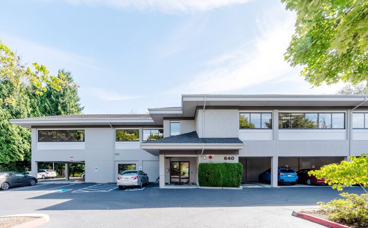 Pictures of Office property located at 640 NW Gilman Blvd, Issaquah, WA 98027 for lease - image #1