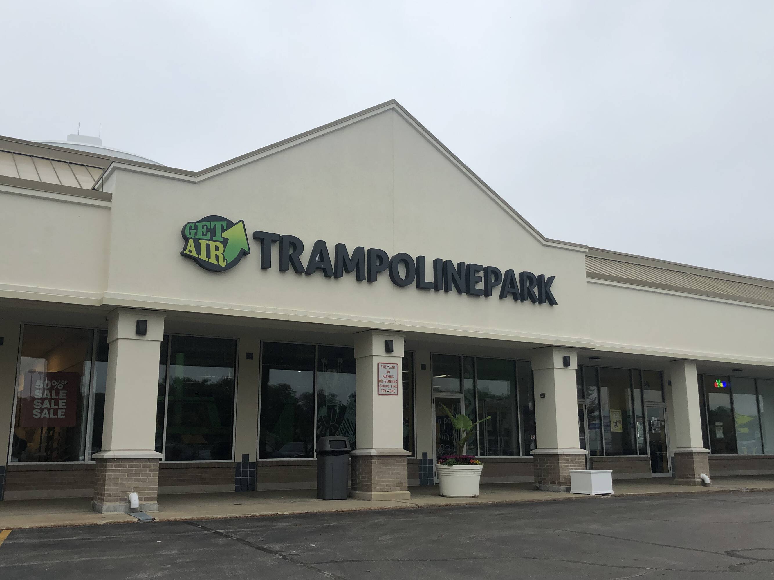 767 W Golf Road, Des Plaines, IL 60016
