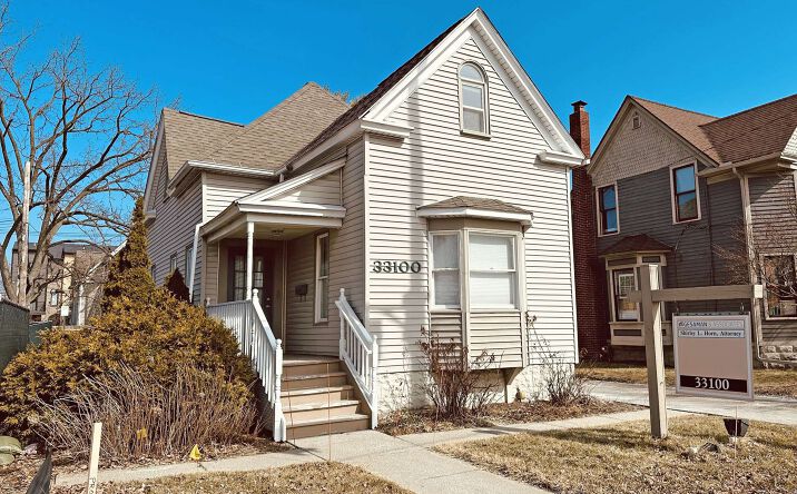 Pictures of Office property located at 33100 Grand River Ave, Farmington Hills, MI 48336 for lease - image #1