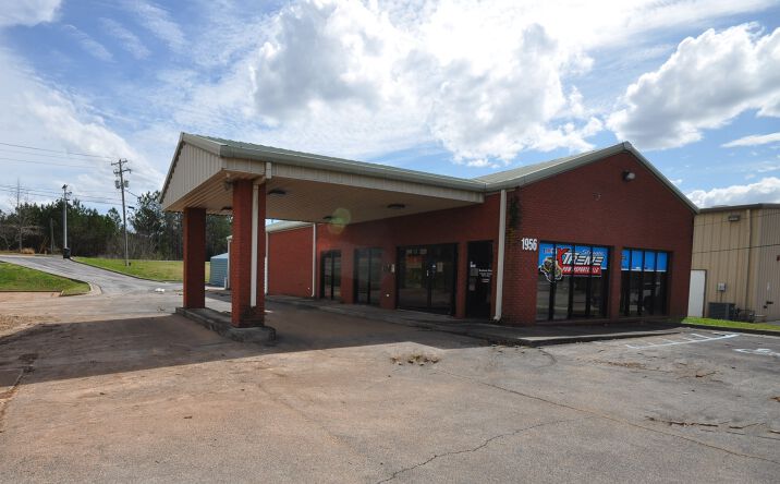 Pictures of Office property located at 1956 Florence Blvd, Florence, AL 35630 for lease - image #1