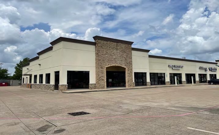 Pictures of Retail property located at 12105 Jones Rd, Houston, TX 77070 for lease - image #1