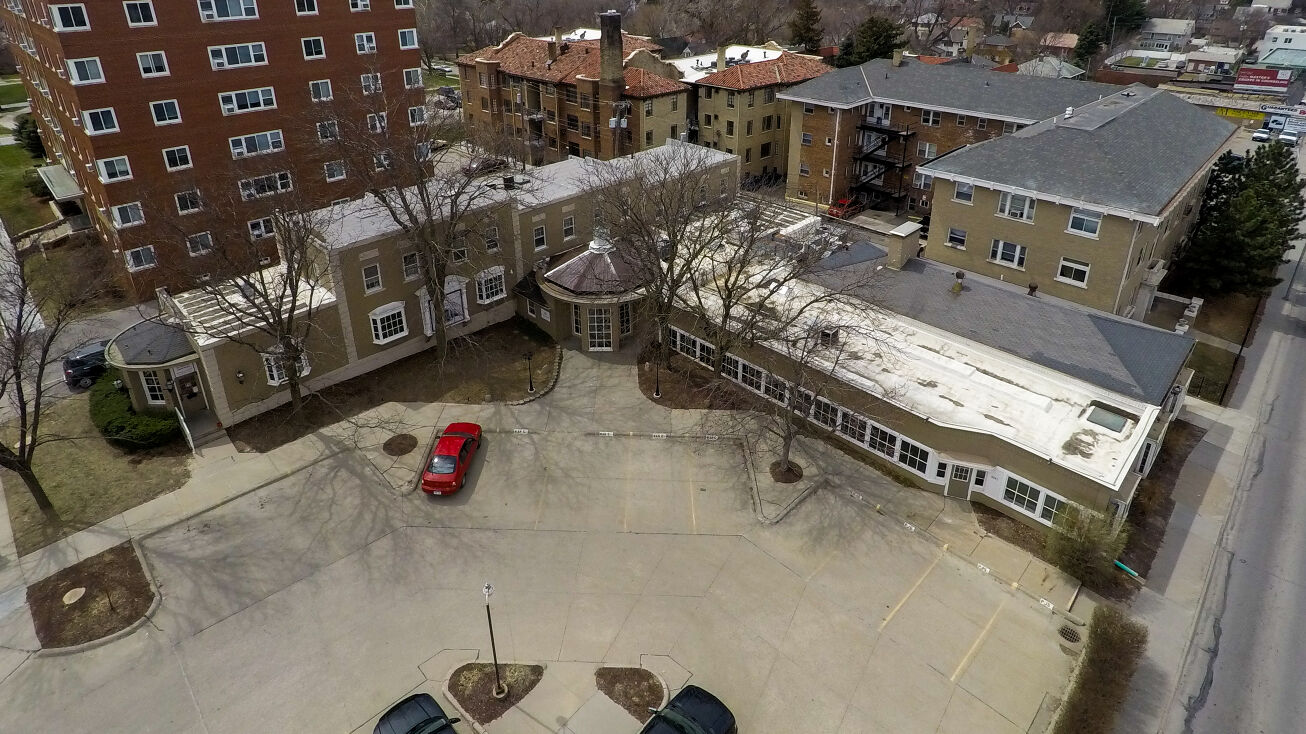 4911 Dodge Street, Omaha, NE 68132 Retail Space for Lease Hilltop House