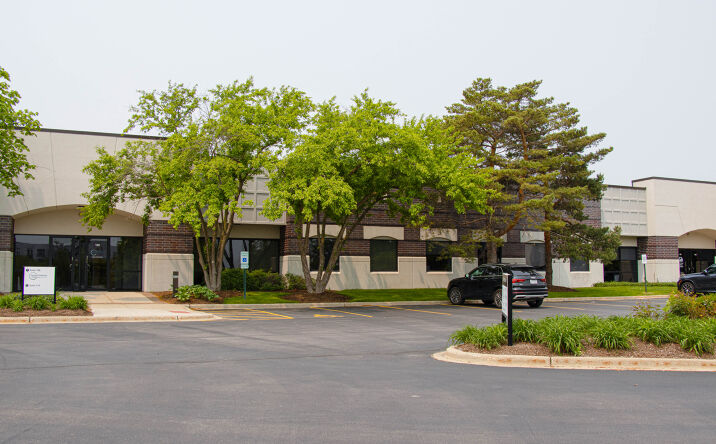 Pictures of Office property located at 565 Lakeview Pkwy, Vernon Hills, IL 60061 for lease - image #1
