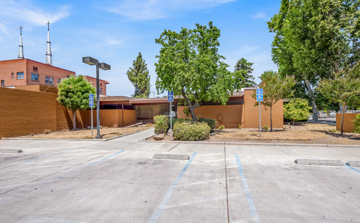 Pictures of Office property located at 2841 Tulare St, Fresno, CA 93721 for lease - image #1