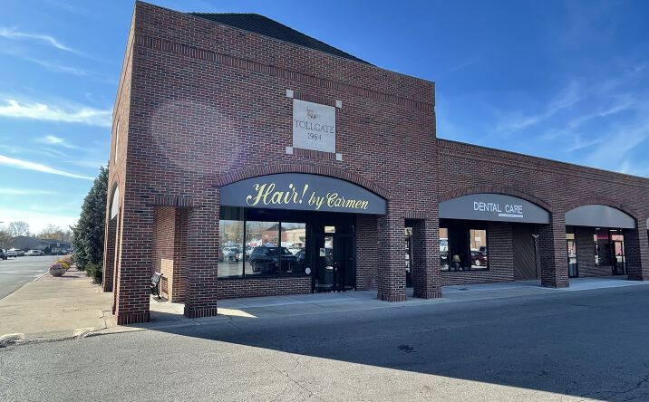 Pictures of Retail property located at 9725 Montgomery Road, Cincinnati, OH 45242 for lease - image #1