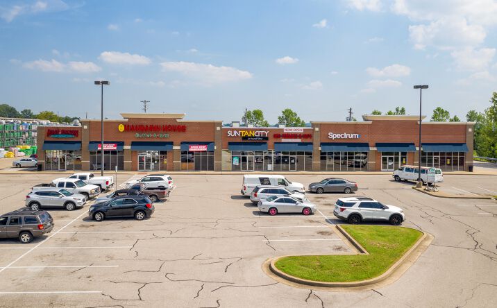 Pictures of Retail property located at 1111 Barrett Boulevard, Henderson, KY 42420 for lease - image #1