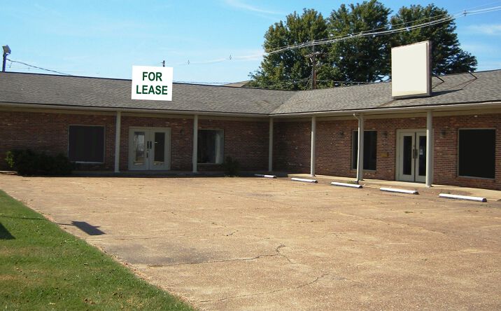Pictures of Retail property located at 4704 Bayard Park Dr, Evansville, IN 47714 for lease - image #1