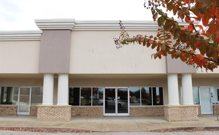 Pictures of Retail property located at 1000-D Vann Drive, Jackson, TN 38305 for lease - image #1