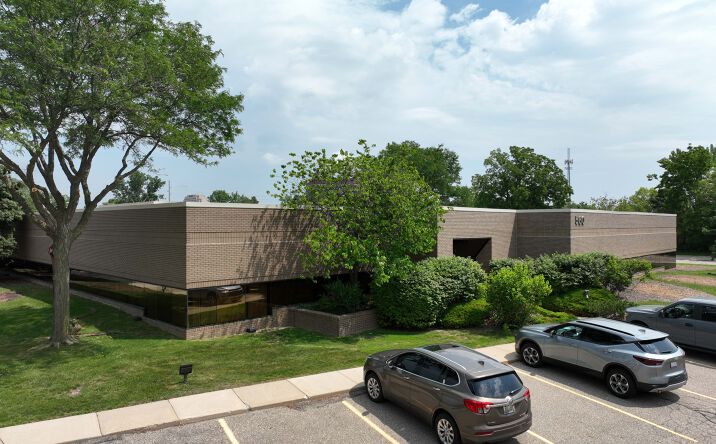 Pictures of Office property located at 560-580 Kirts Blvd, Troy, MI 48084 for lease - image #1