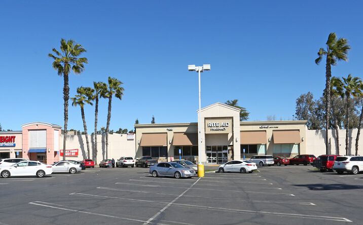 Pictures of Retail property located at 1245 W Yosemite Ave, Manteca, CA 95337 for lease - image #1
