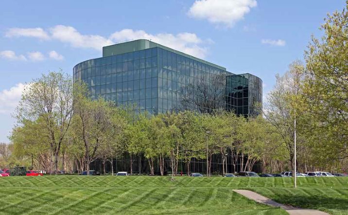 Pictures of Office property located at 9200 Indian Creek Parkway, Overland Park, KS 66210 for lease - image #1