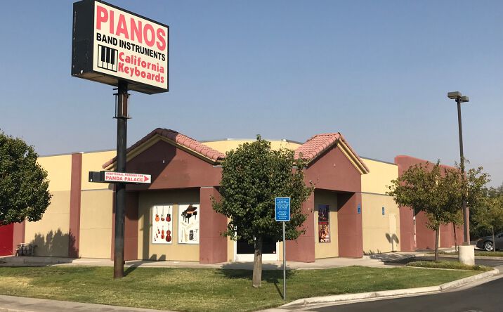 Pictures of Retail property located at 100 Oak St, Bakersfield, CA 93304 for lease - image #1