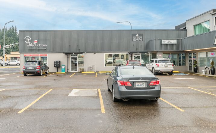 Pictures of Retail, Office, Restaurant property located at 711 Vandercook Way, Longview, WA 98632 for lease - image #1