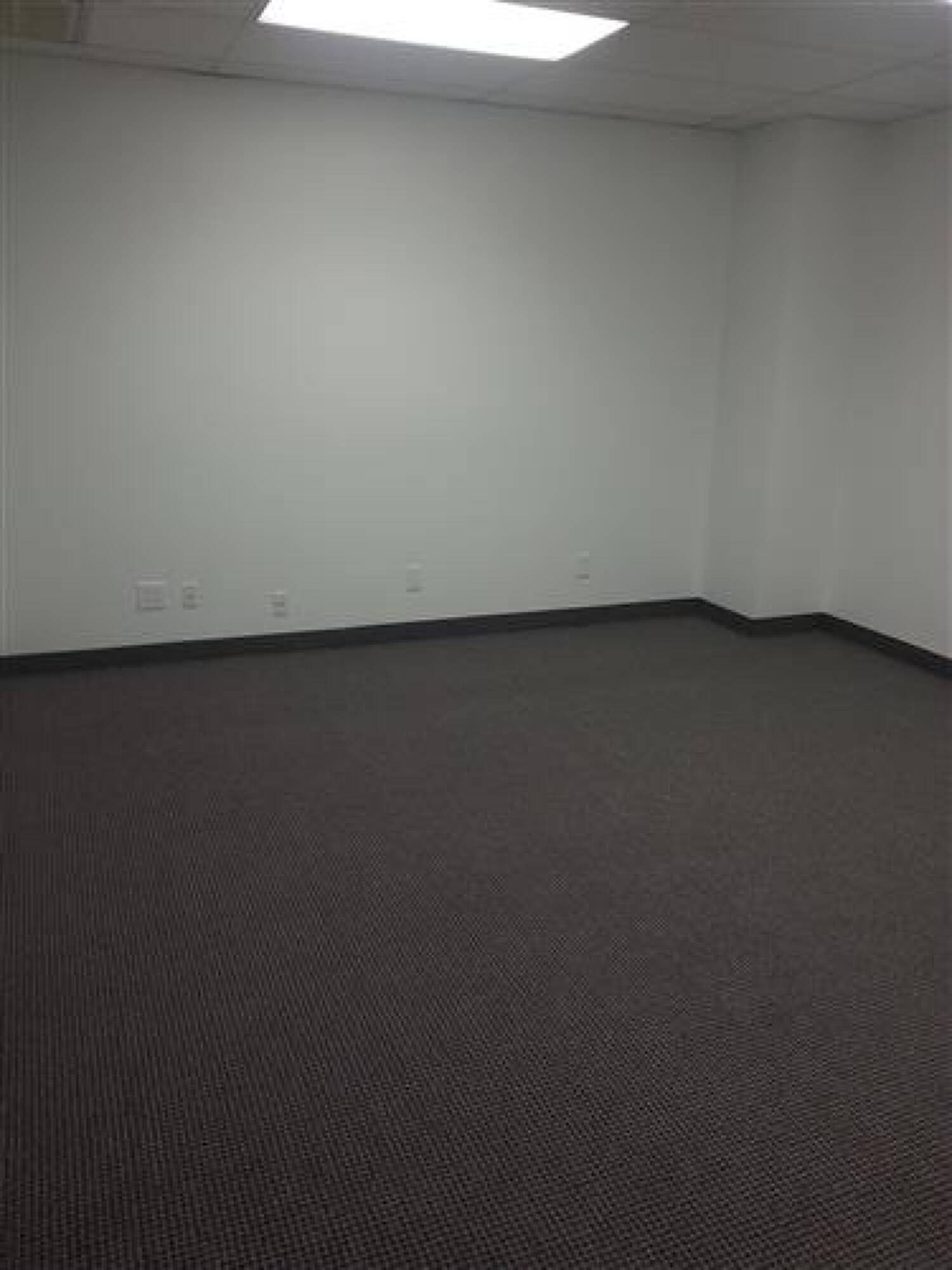 243305