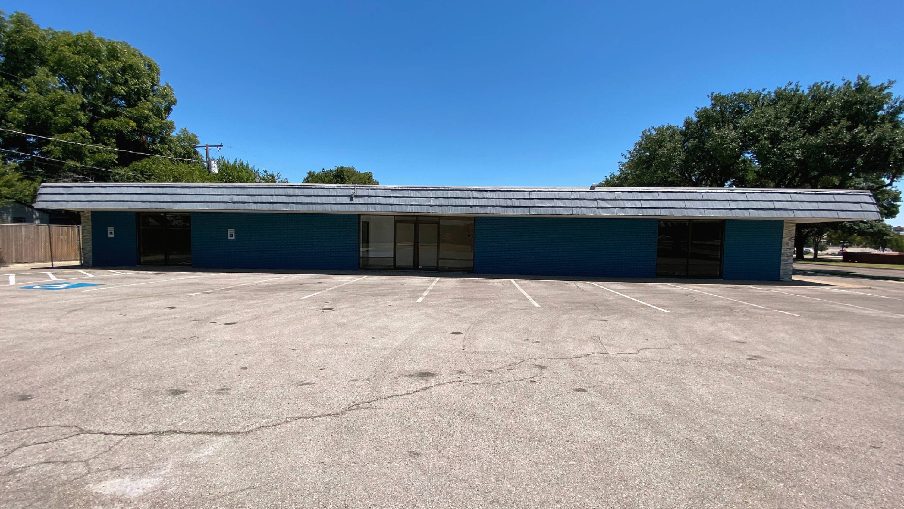 415 E Bolt St, Fort Worth, TX 76110 | Crexi.com