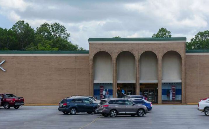 Pictures of Retail property located at 1400 E Shotwell St, Bainbridge, GA 39819 for lease - image #1