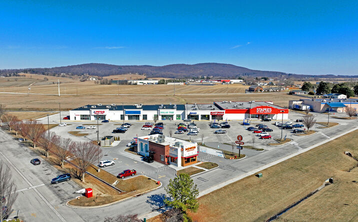 Pictures of Retail property located at 440 Eisenhower Dr, Hanover, PA 17331 for lease - image #1