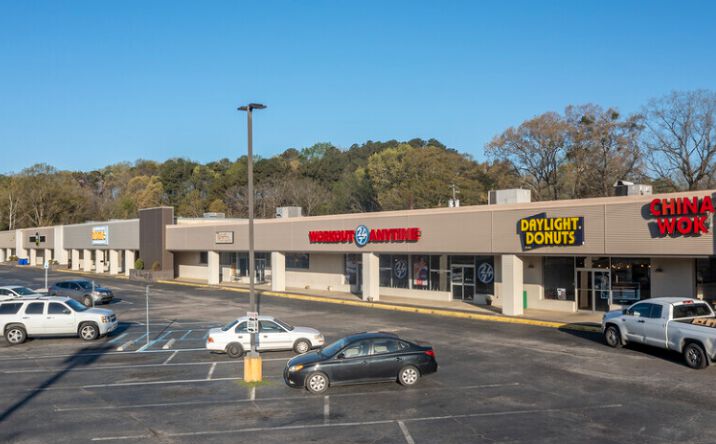 Pictures of Retail property located at 7480 Parkway Dr, Leeds, AL 35094 for lease - image #1