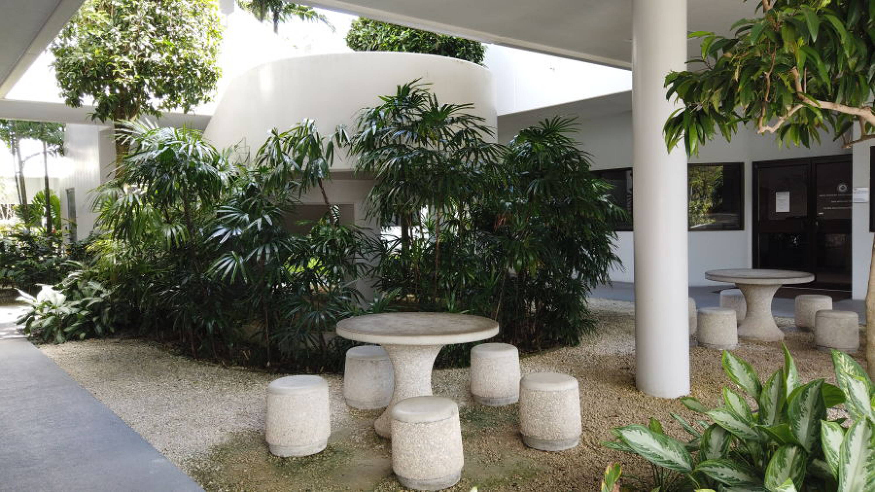 2800 Woodlawn Drive, Honolulu, HI 96822