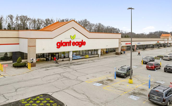 Pictures of Retail property located at 1795 Snow Road, Parma, OH 44134 for lease - image #1