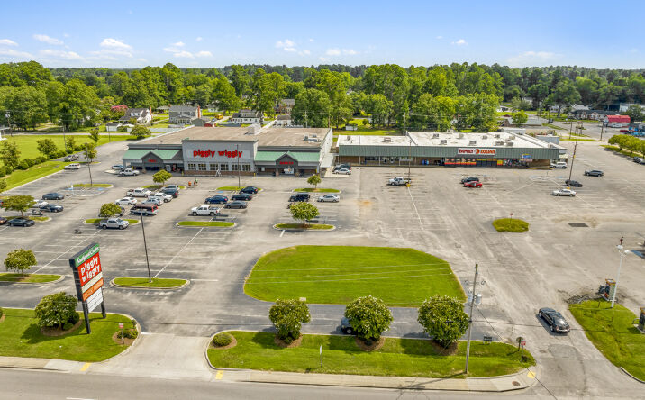 Pictures of Retail property located at 206 E McIntyre St, Mullins, SC 29574 for lease - image #1