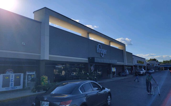 Pictures of Retail property located at 1905 N Jackson St, Tullahoma, TN 37388 for sales - image #1