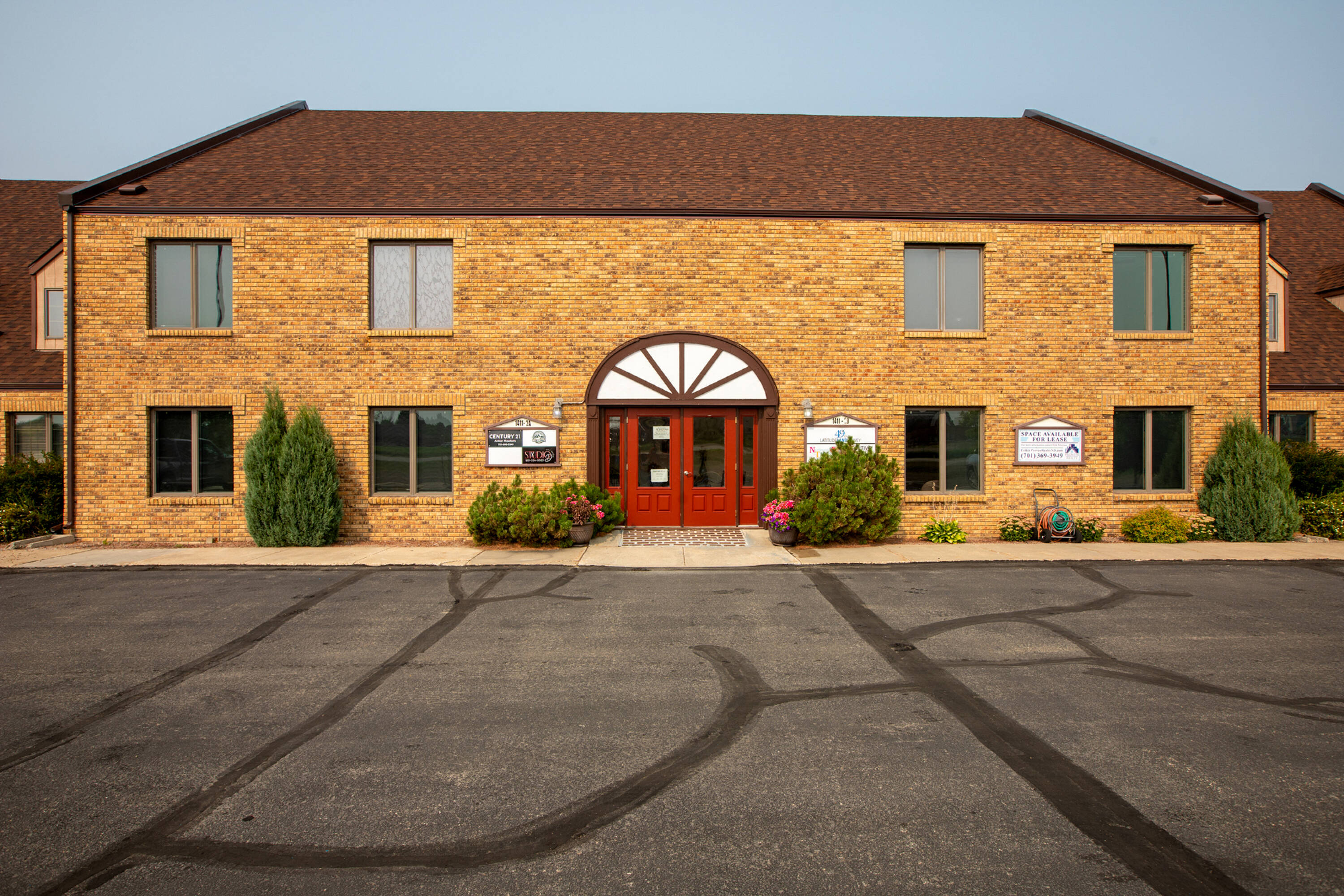 1411 W Dakota Pkwy, Williston, ND 58801