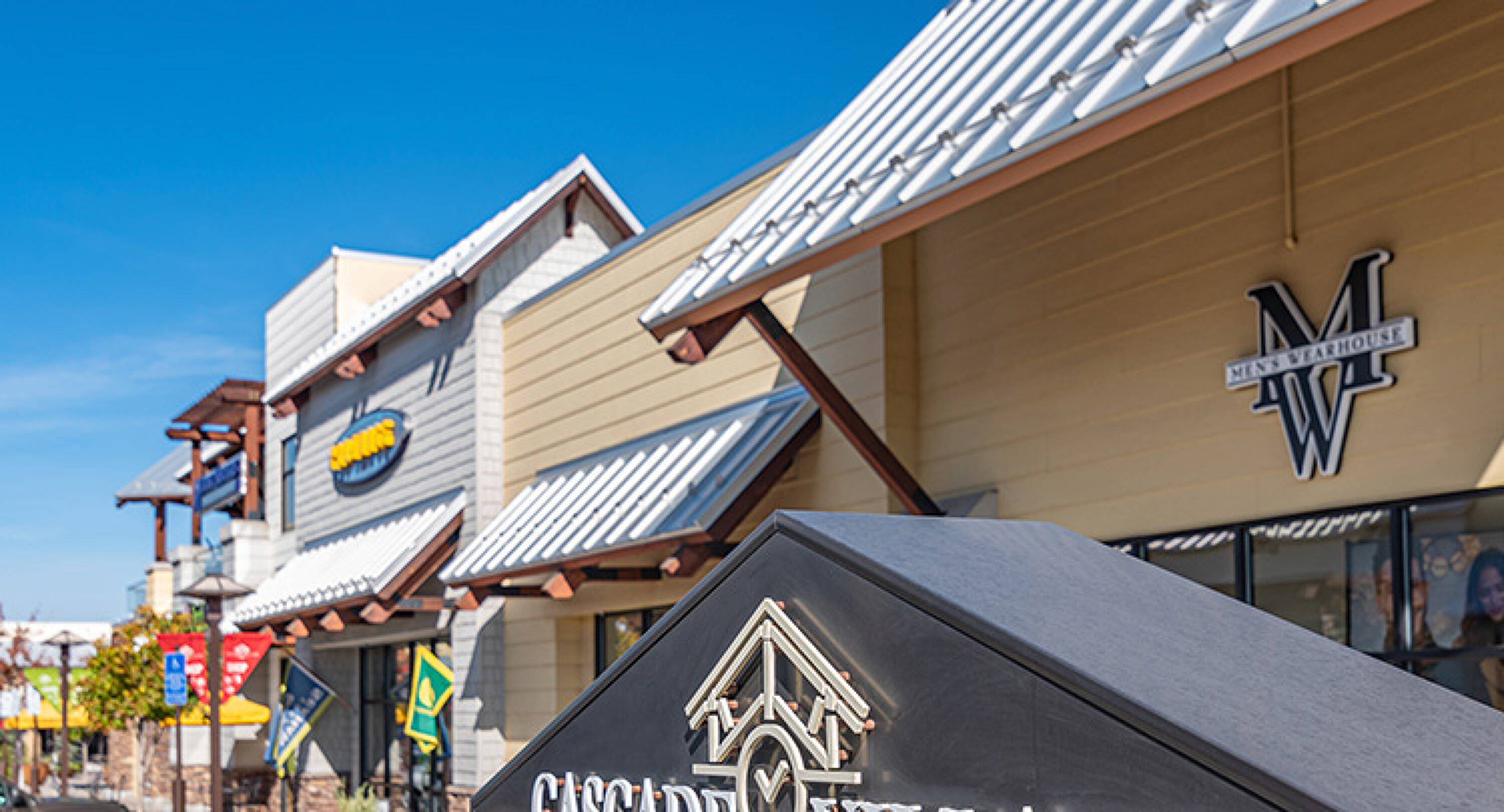 Cascade Village Shopping Center Bend Oregon - 9y5grfn