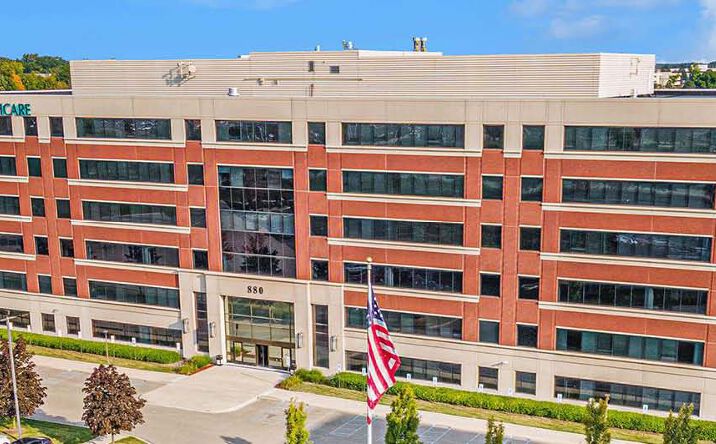 Pictures of Office property located at 880 W Long Lake Rd, Troy, MI 48098 for lease - image #1