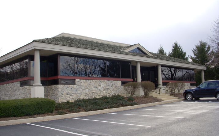 Pictures of Office property located at 875 Berkshire Blvd Wyomissing, Wyomissing, PA 19610 for lease - image #1