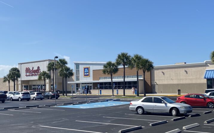 Pictures of Retail property located at 780 E Merritt Island Cswy, Merritt Island, FL 32952 for lease - image #1