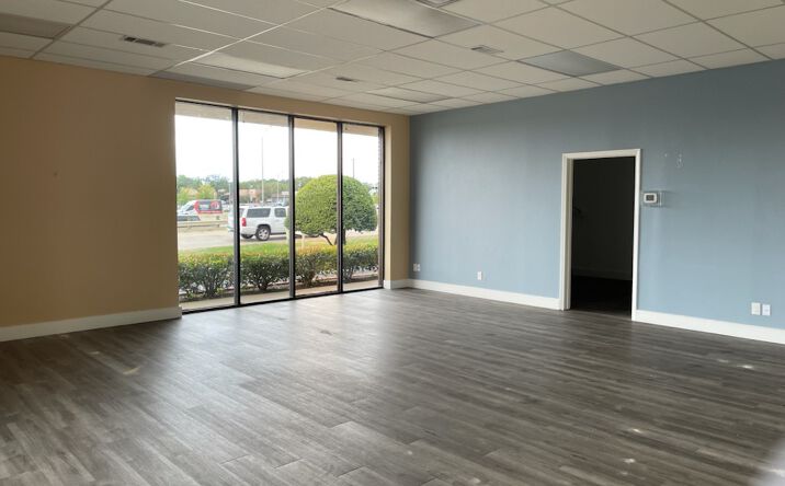 Pictures of Retail, Office property located at 777 S Central Expy, Richardson, TX 75080 for lease - image #1
