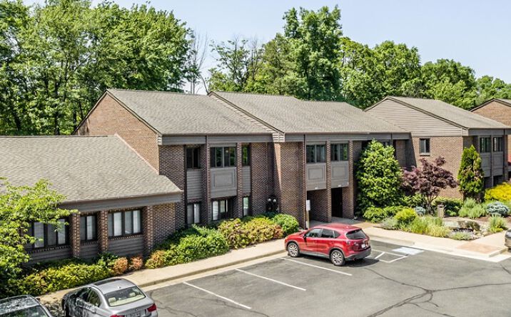 Pictures of Office property located at 423-491 Carlisle Dr, Herndon, VA 20170 for lease - image #1